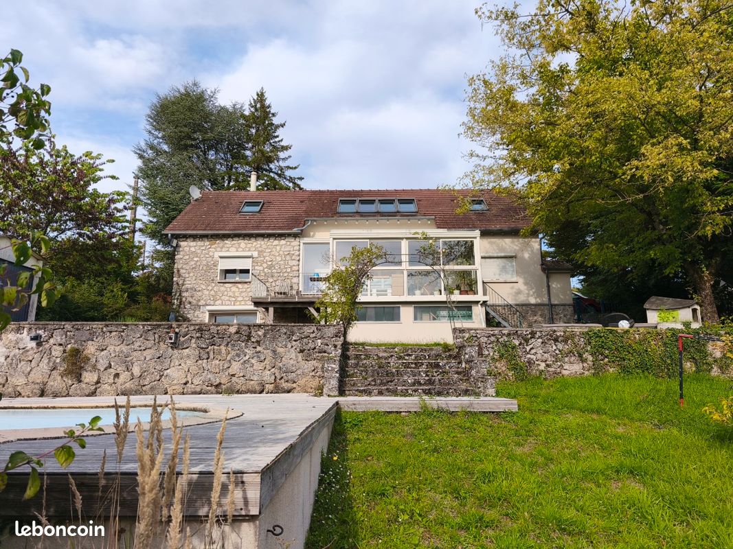 Maison 9 pièces 157 m² · à Vernou-la-Celle-sur-Seine · 157 m² · 369 000 €