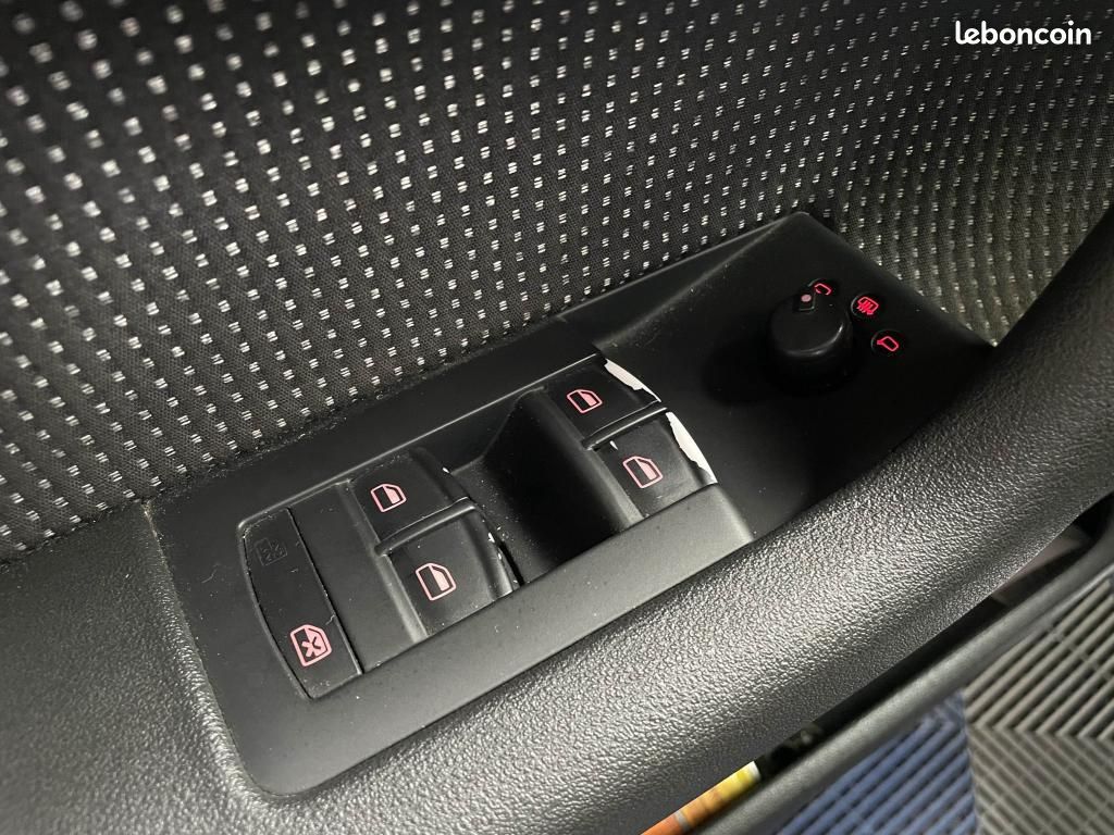 AUDI A3 Quattro 3.2i V6 - DSG 8P - Ambition Luxe / Sièges chauffants - Attelage (image 20)