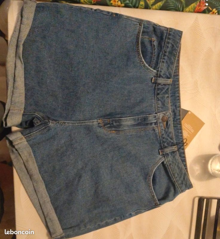 Short (image 1)
