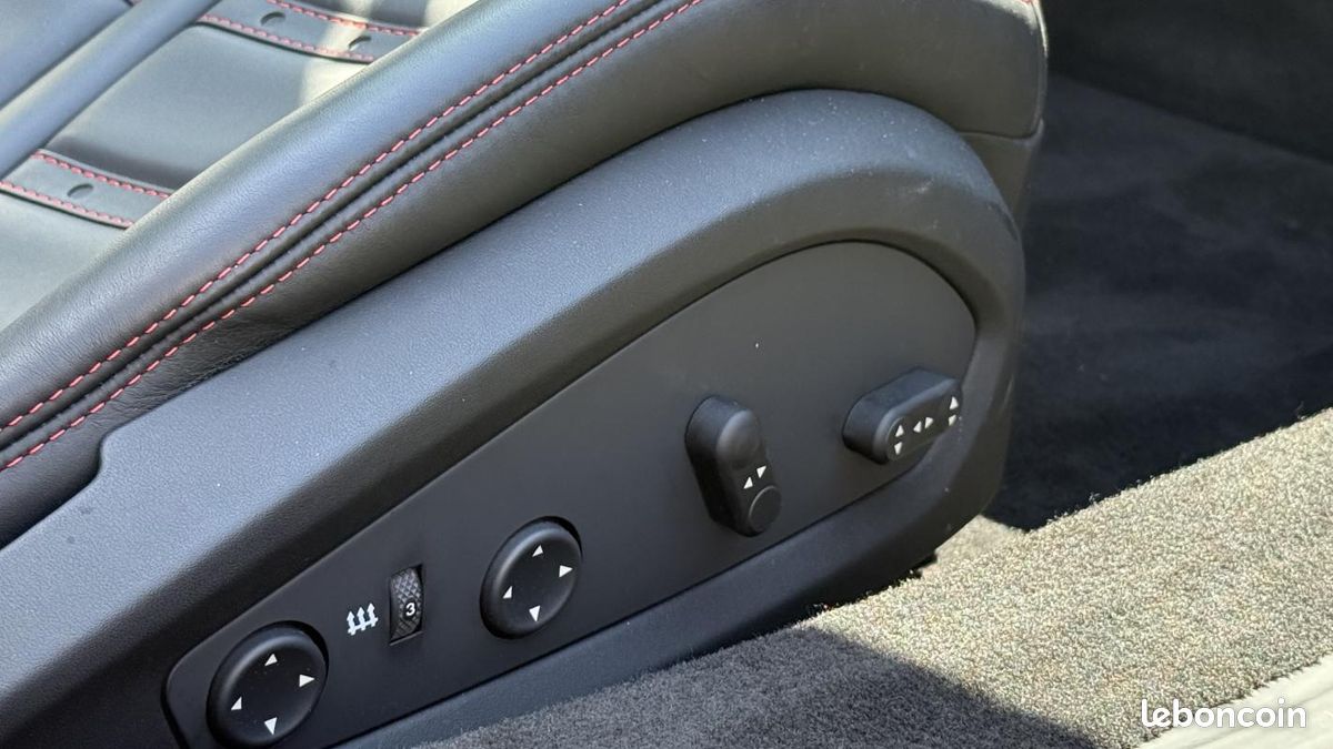 Ferrari 488 Spider V8 3.9 T 670ch (image 32)