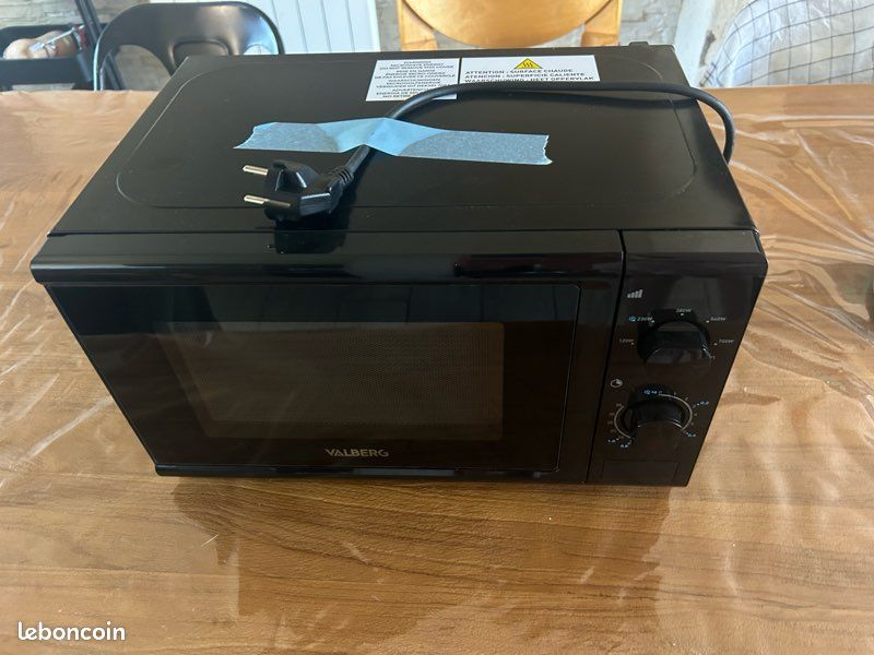 Micro-ondes Grill VALBERG MWO 20 GM K343C – Très bon état – Peu servi (image 2)