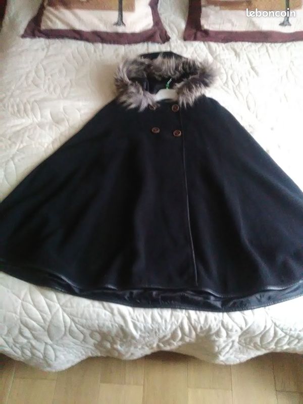 Cape femme neuve avec capuche (image 1)