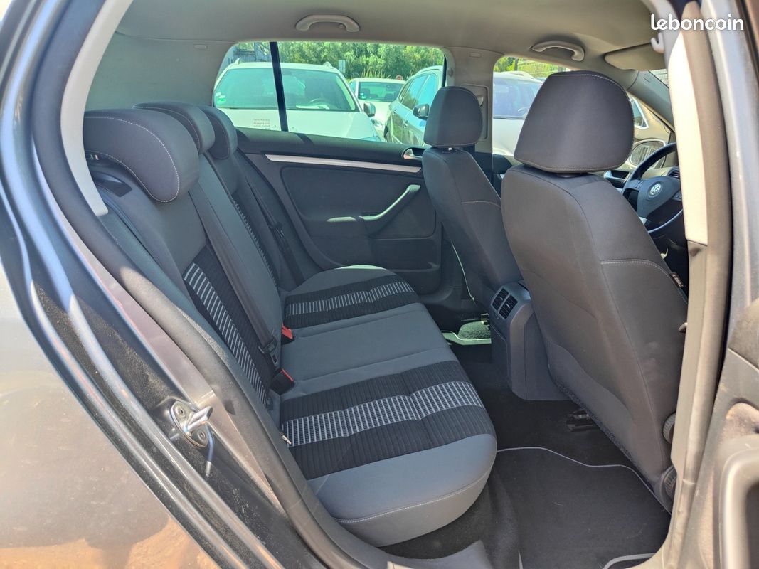 Volkswagen GOLF V 1.9 Tdi 105 CH United * SUIVI COMPLET * GARANTIE (image 8)