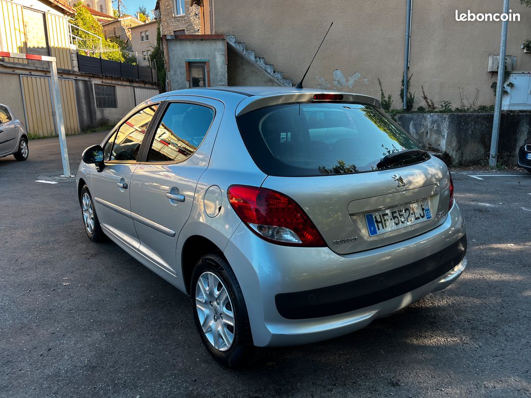 Peugeot 207 1.4 95CH ACTIVE (image 4)