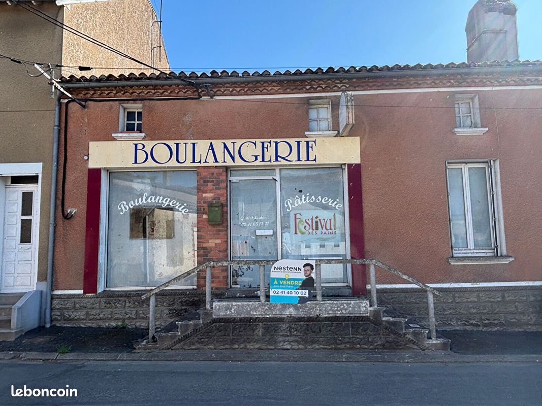 Maison 10 pièces 251 m² · à Somloire · 251 m² · 62 000 €