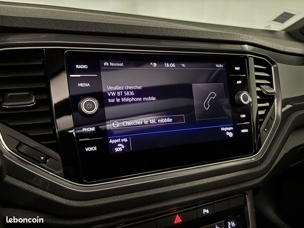 VOLKSWAGEN T-ROC 2.0 TDi 150 R-LINE DSG7 ATTELAGE CAMERA ACC (image 45)