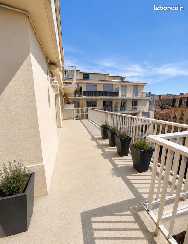 Parking 2 pièces 65 m² · à Saint-Étienne · 65 m² · 139 000 €