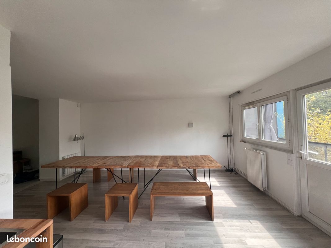 Table design pour salle à manger au bureau, industriel, en bois massif. État neuf (image 7)