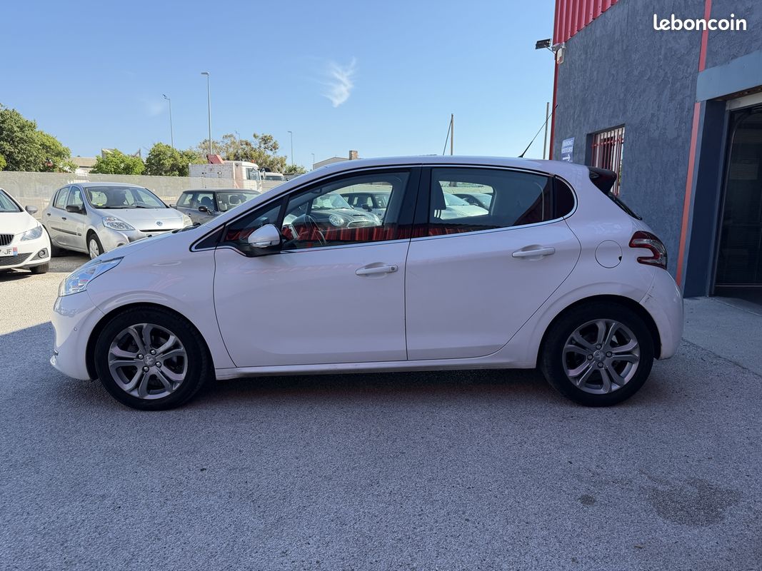 Peugeot 208 1.6 E-HDI FAP STYLE 5P (image 2)