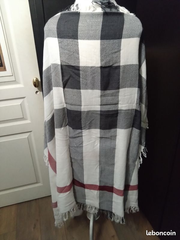 Écharpe Burberry à carreaux – laine – noir, gris, blanc & bordeaux – 110 x 110 cm (image 5)