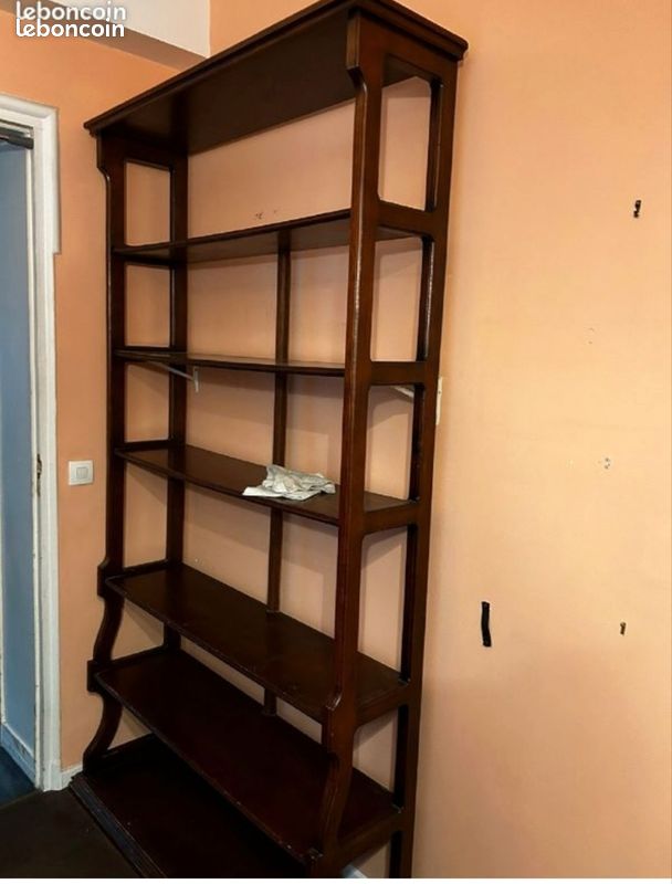 Bibliothèque en bois (image 1)