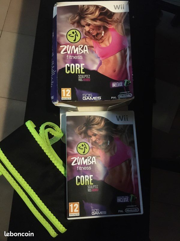 Zumba Fitness Core avec ceinture et sa boîte Nintendo wii ou wii u