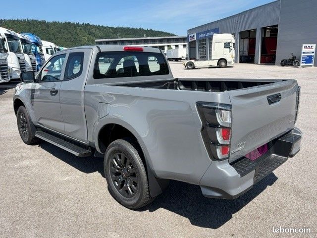 ISUZU D Max Space 2.2 164cv Nitro sport 4x4 Tva récupérable 39.900 HT (image 3)