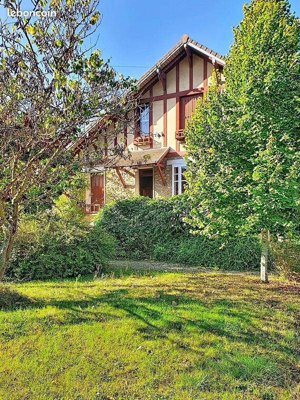 Maison 5 pièces 105 m² · à Maule · 105 m² · 300 000 €