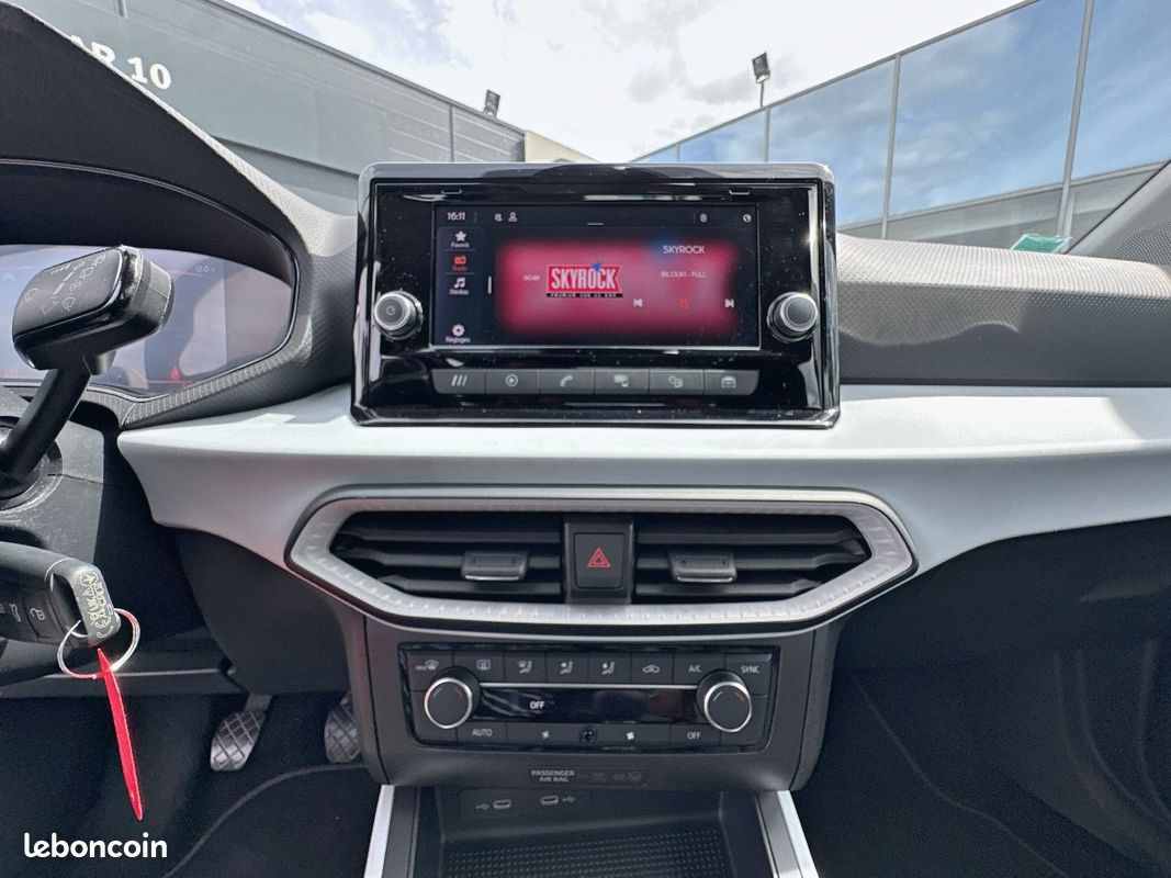 SEAT Arona 1.0 TSI 110 ch Start/Stop BVM6 Copa (image 12)