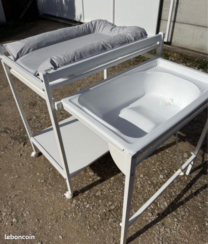 Table à langer avec baignoire (image 1)