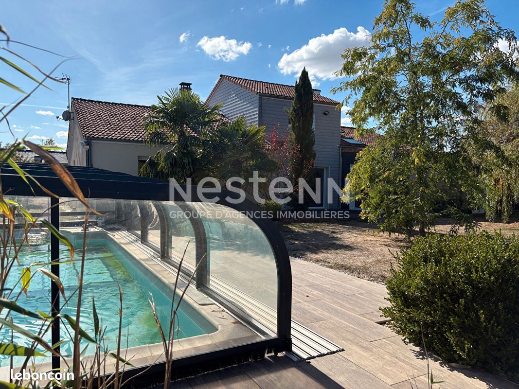 Maison 9 pièces 245 m² · à Bressuire · 245 m² · 294 000 €