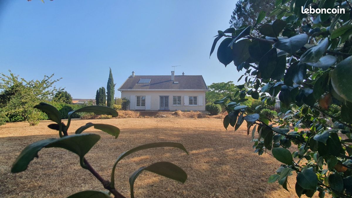 Maison 10 pièces 214 m² · à Pouzauges · 214 m² · 282 150 €