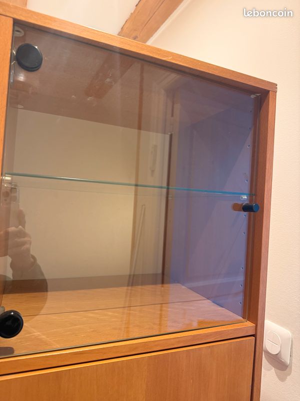 Meuble de rangement en bois avec vitrine (image 5)