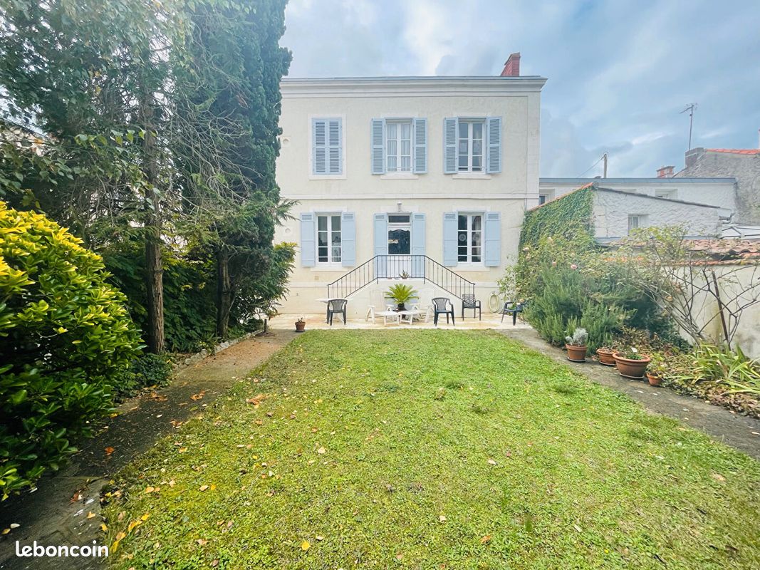 Maison 6 pièces 127 m² · à La Rochelle · 127 m² · 884 000 €