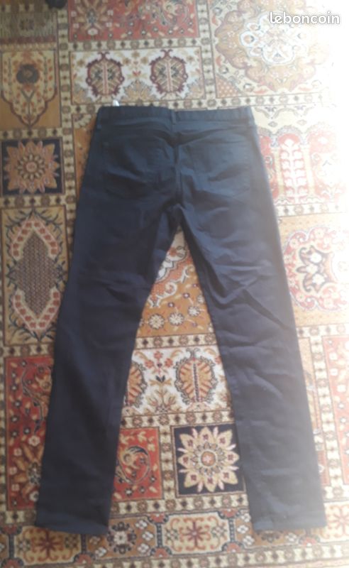 Pantalon Uniqlo noir très bon état taille 42 (image 2)