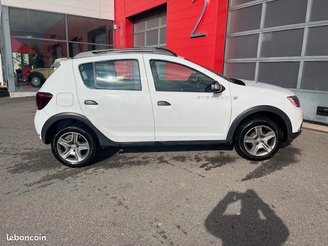 Dacia Sandero 0.9 TCe 90ch Stepway (image 2)