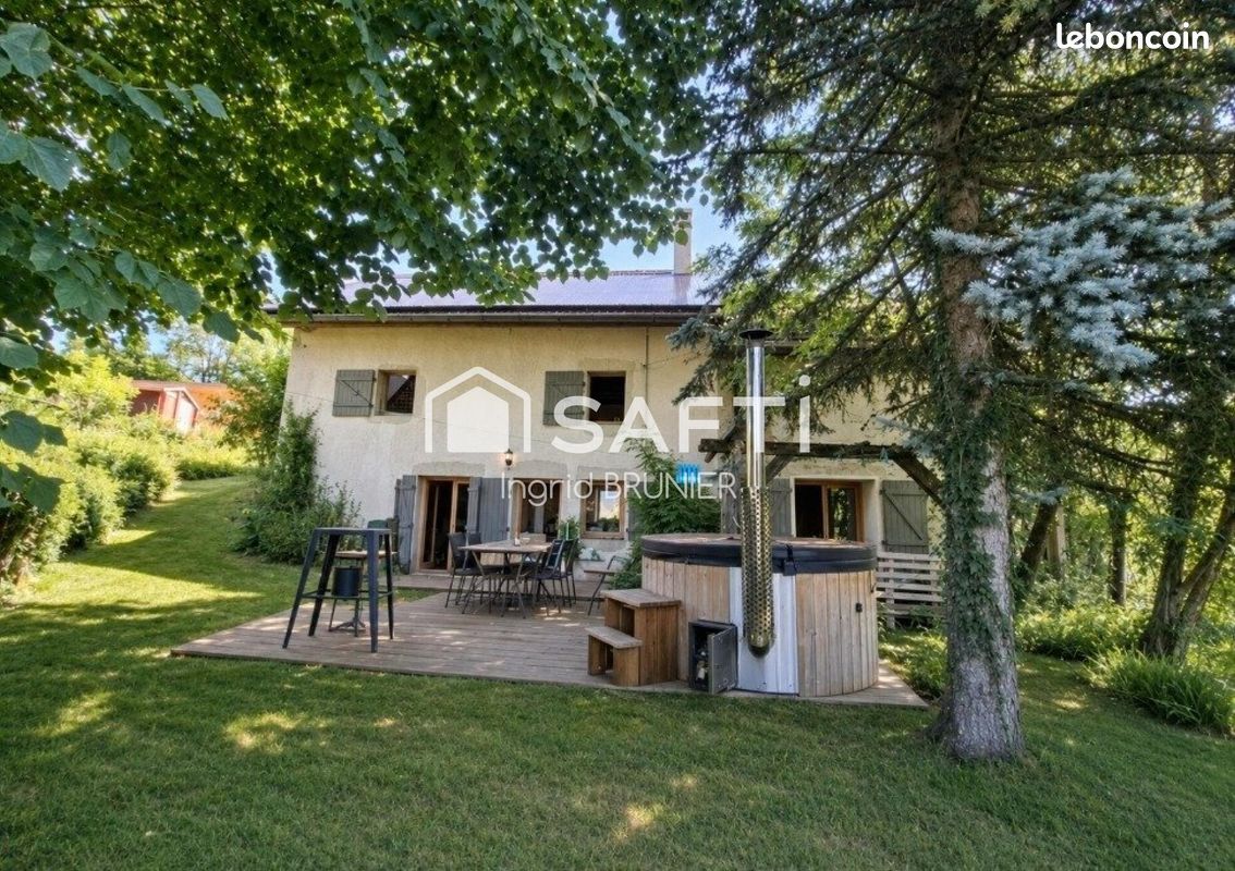 Maison 6 pièces 127 m² · à Saint-Pierre-de-Curtille · 127 m² · 312 000 €
