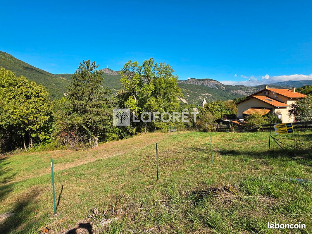 Terrain 686 m² · à Saint-Étienne-le-Laus · 686 m² · 79 000 €