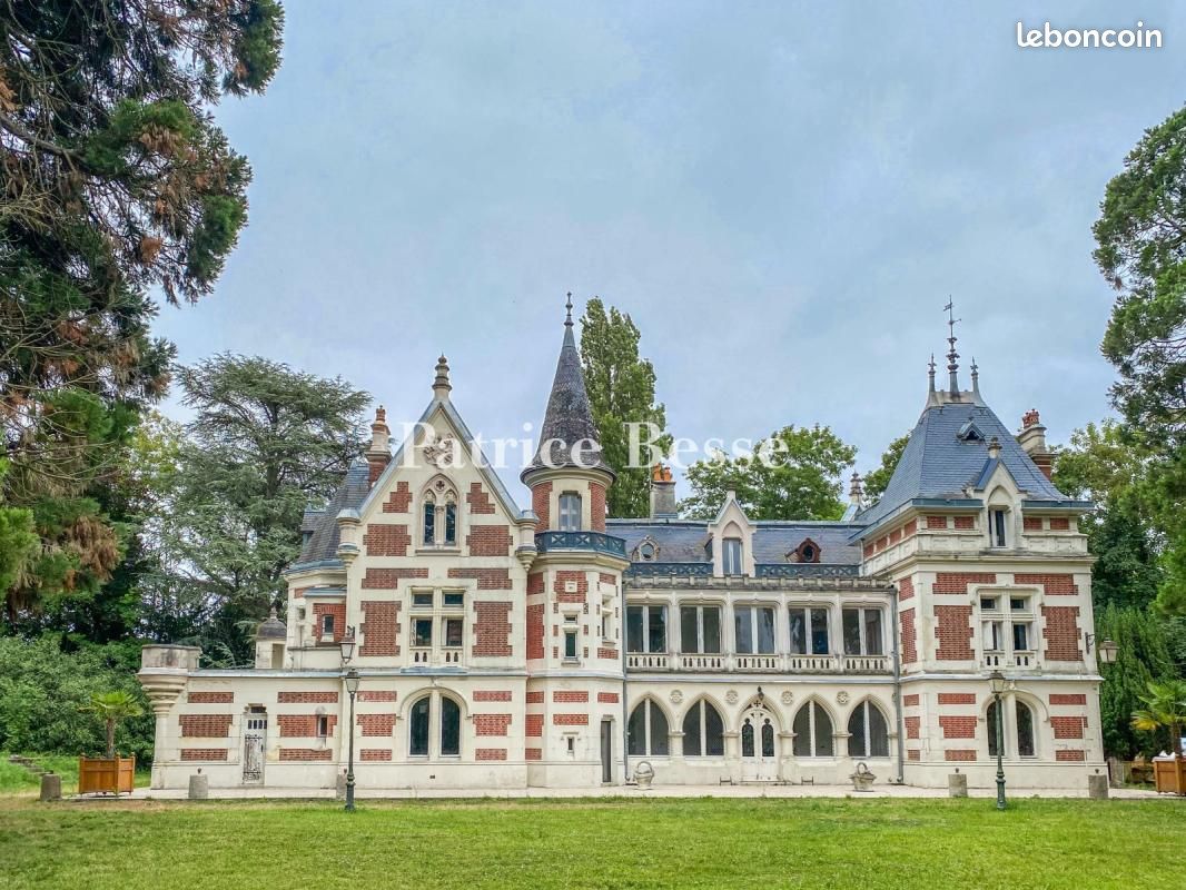 Maison 17 pièces 490 m² · à Joigny · 490 m² · 890 000 €