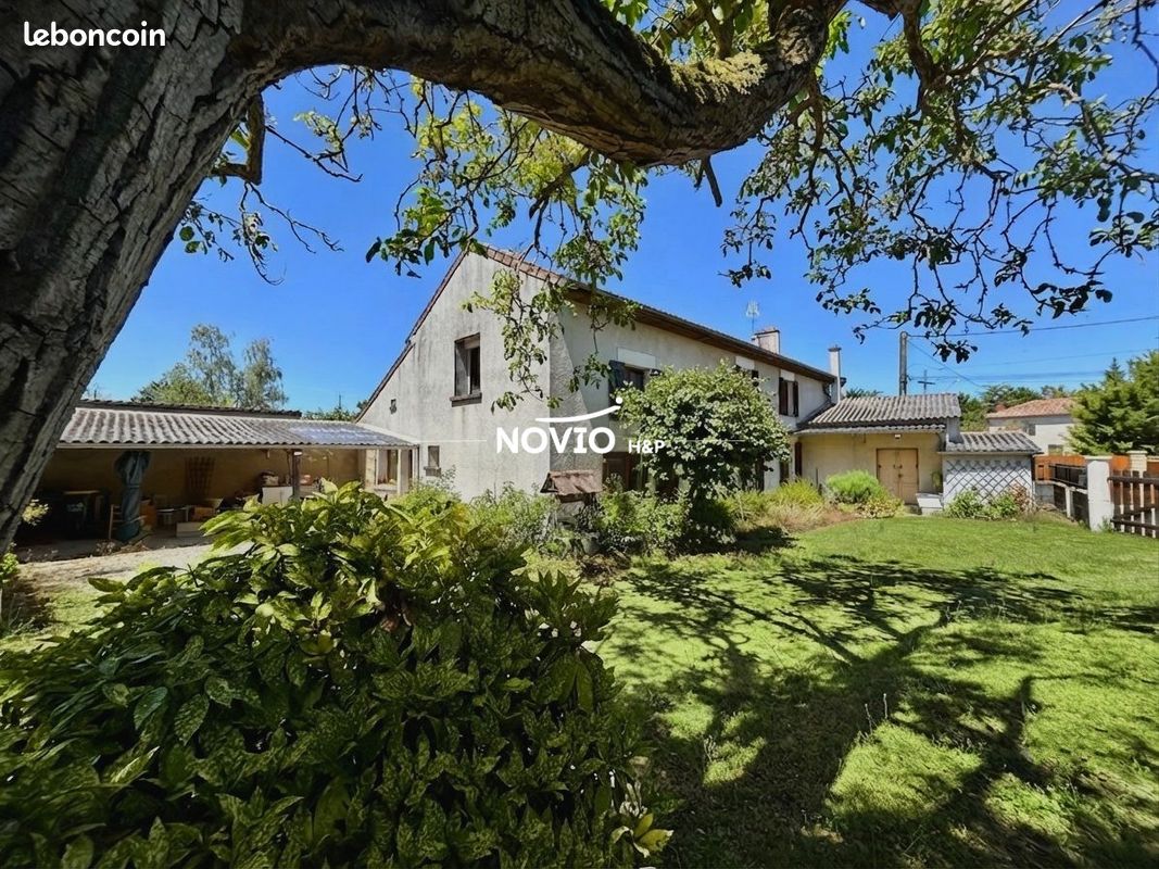 Maison 8 pièces 200 m² · à Saint-Martin-la-Pallu · 200 m² · 189 900 €