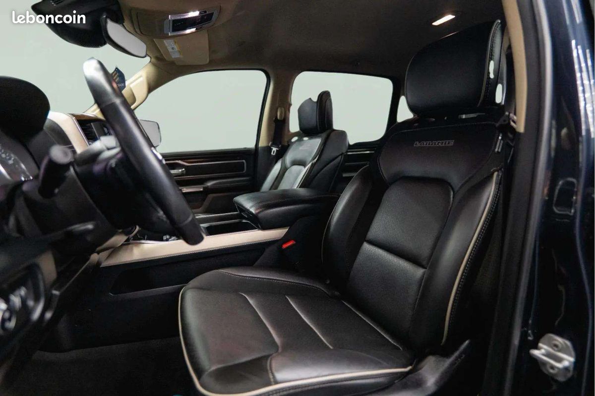 Dodge RAM 1500 Laramie Offroad Night Edition * 5.7 V8 HEMI * 4x4 * Cuir * Alpine * Jantes 22" (image 26)