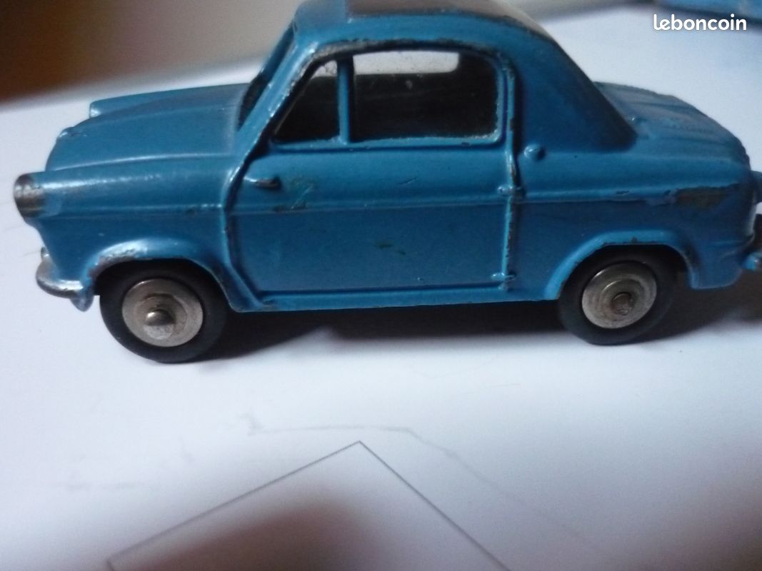 Vespa 400, une voiture de collection proposée par Mario H