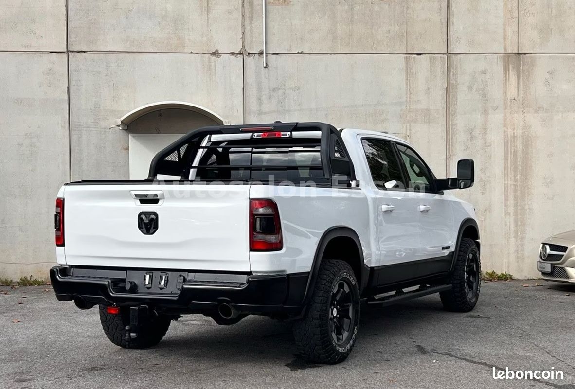Dodge RAM 1500 Rebel 5.7 HEMI V8 401 ch 4x4 – Harman Kardon – CarPlay – Suspensions pneumatiques (image 12)