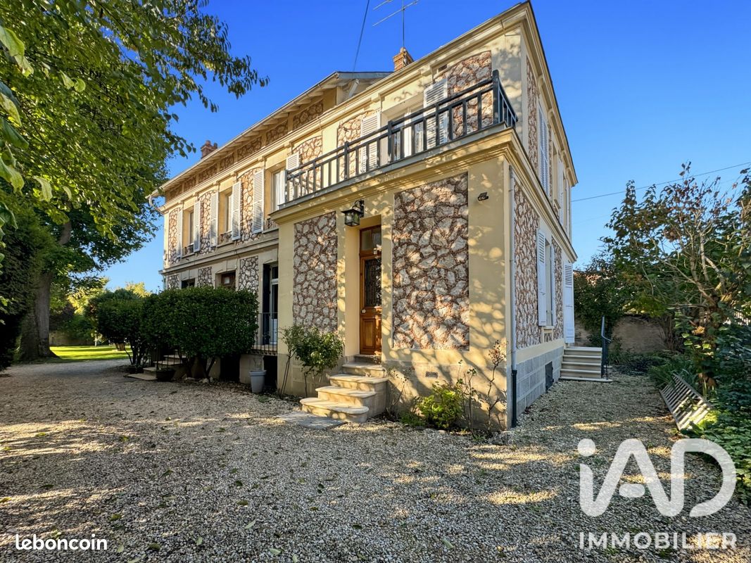 Maison 8 pièces 190 m² · à Gouaix · 190 m² · 425 000 €