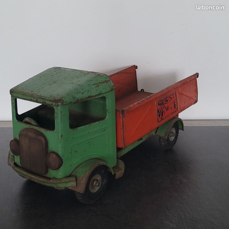 Camion métallique vintage - France