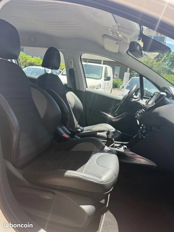 Peugeot 2008 1.6 VTI 120 CH ALLURE (image 16)
