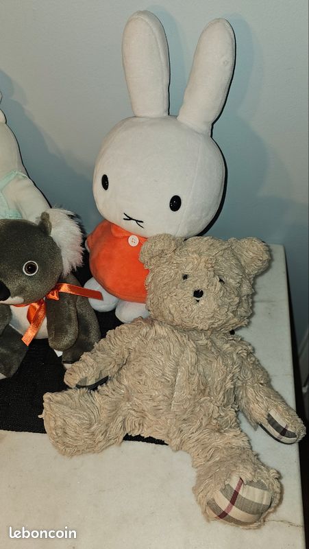 Lot de 5 peluches de collection (Miffy, Sanrio, We Bare Bears, Taronga Zoo) (image 2)