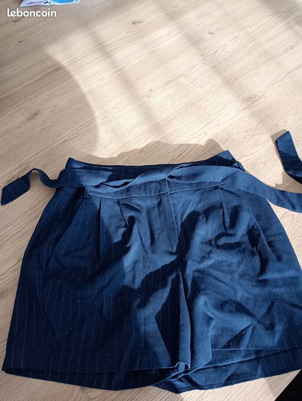 Short femme taille L (image 1)