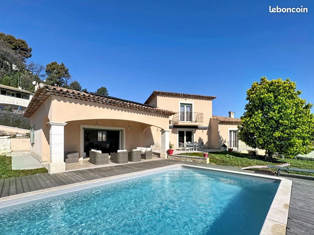Maison 4 pièces 190 m² · à Carros · 190 m² · 1 100 000 €