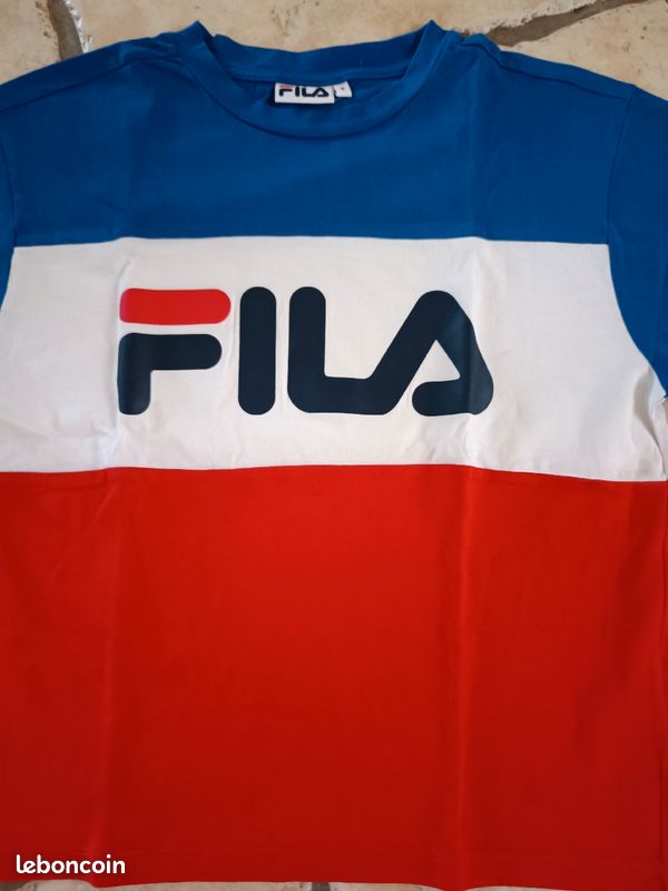 Marque Fila Pull Fila Bleu Blanc Rouge Femme T-shirt MC Bleu/blanc