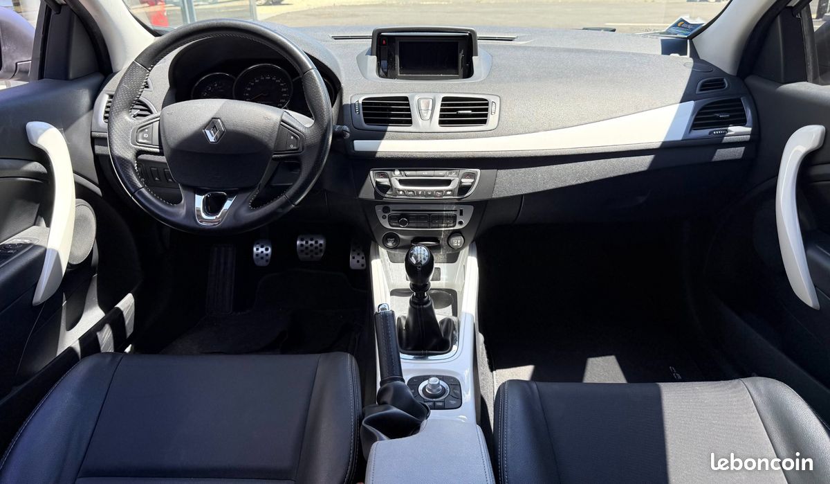 Renault Mégane COUPE 1.6 DCI 130 ENERGY INTENS Monaco GP (image 17)