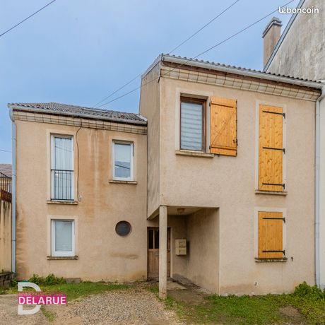 A proximité du centre ville, coquet f3 dans petite copro à faibles charges, petite terrasse et 2 parkings