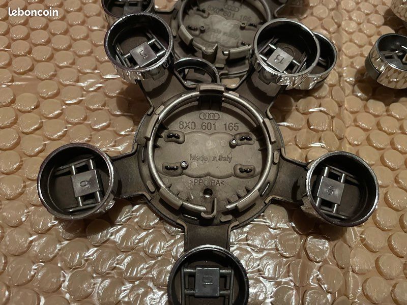 Audi a1 / 4 capuchons enjoliveurs cache moyeu écrou jante roue de 2010 a 2018 réf 8X0601165 (image 3)