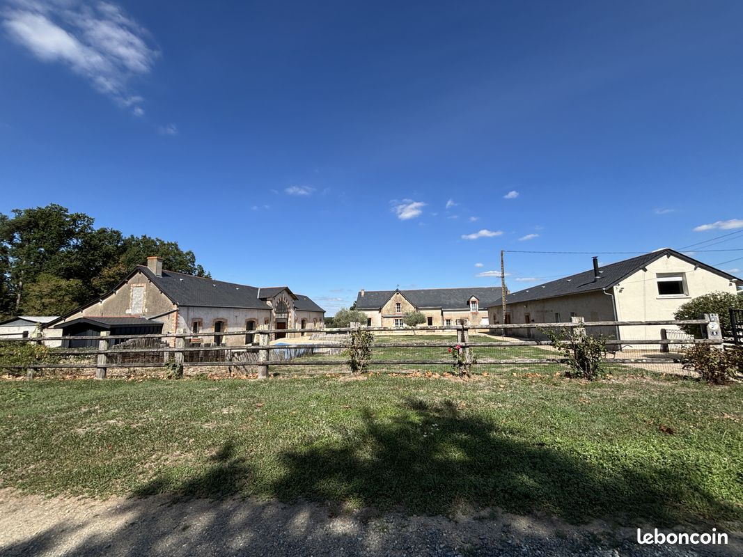 Maison 6 pièces 220 m² · à Seiches-sur-le-Loir · 220 m² · 798 000 €