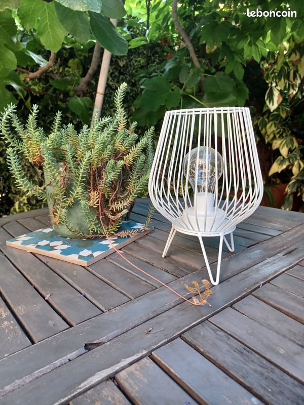 Lampe sans fil en métal blanc (image 3)