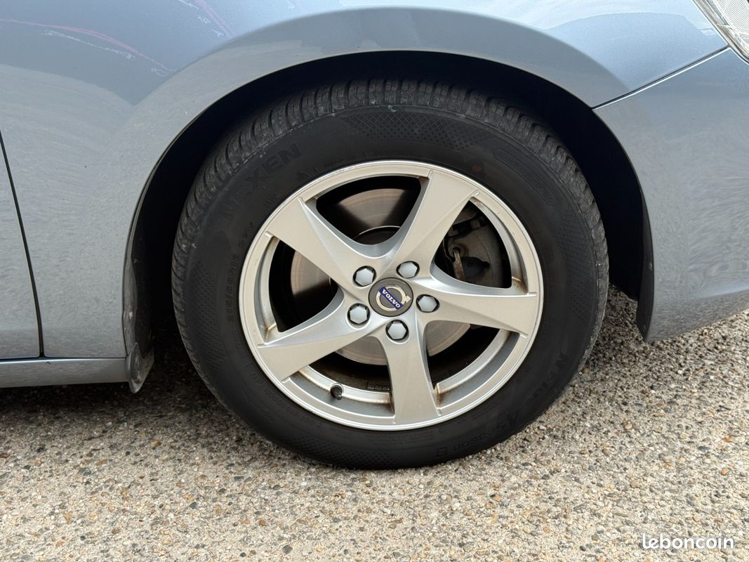 VOLVO V60 D4 190 ch StopStart Geartronic 8 Momentum (image 21)