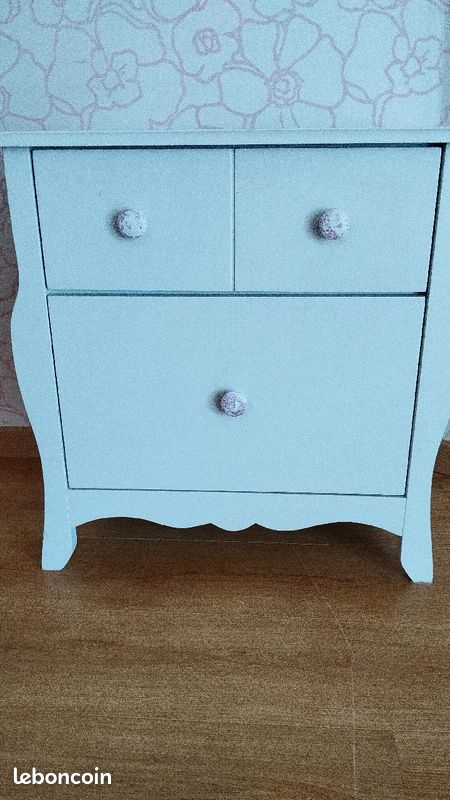 Petite commode 66x63 a rénover (image 1)
