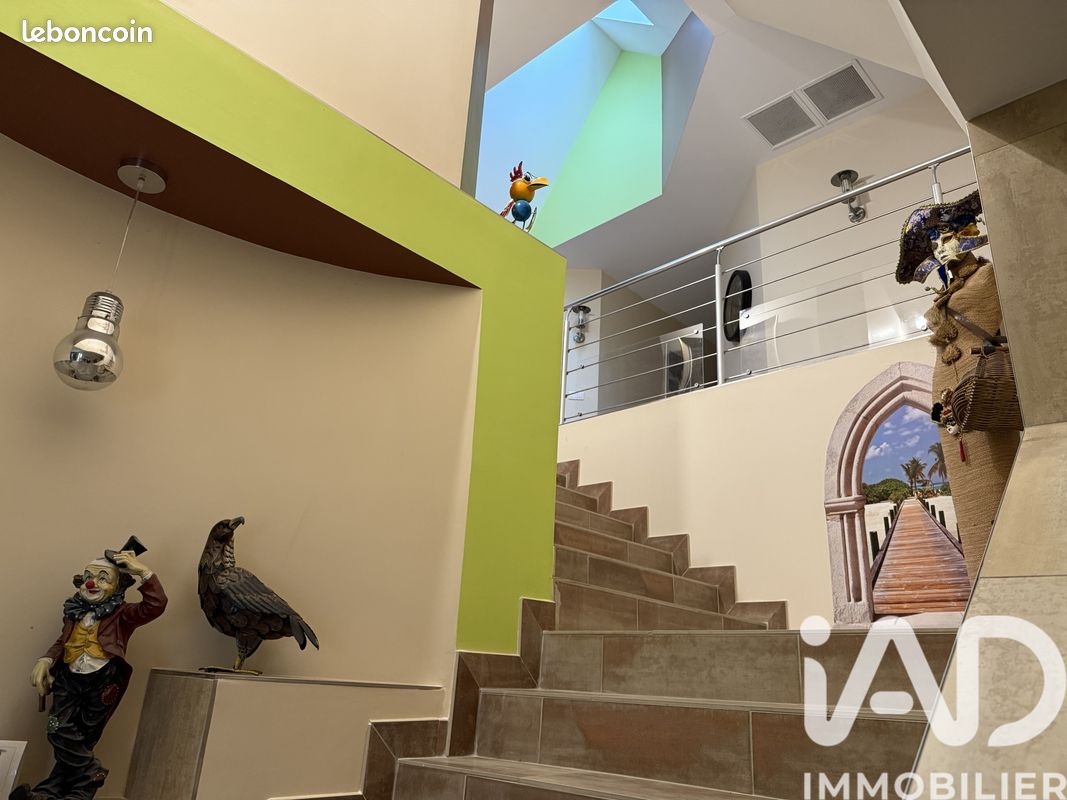 Maison 16 pièces 994 m² · à Neuillé-Pont-Pierre · 994 m² · 1 494 000 €