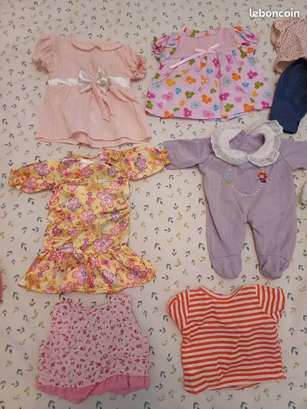 Poupée avec 10 vêtements (image 3)