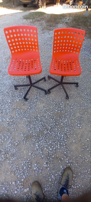 Deux chaises (image 1)